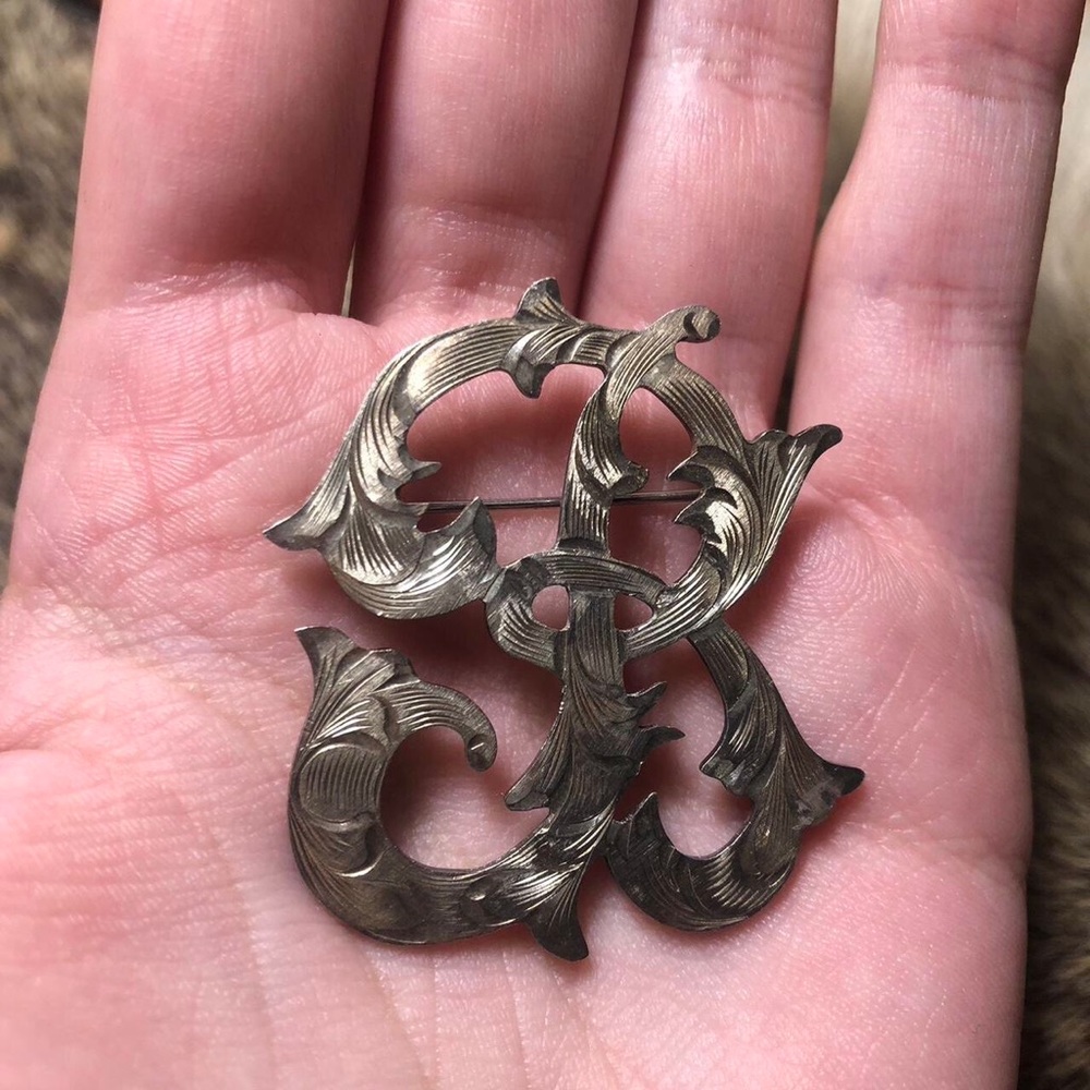 Vintage sterling silver Mexican initial “B” scroll cursive pin